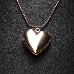 Heart photo frame necklace