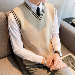 Sleeveless sweater for men
