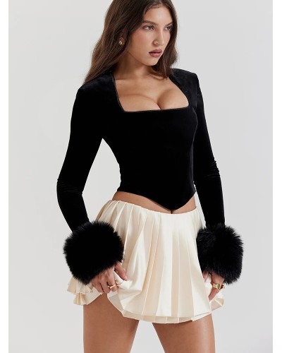 Long-sleeved t-shirt with fur cuffs