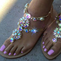 Flat sandals with diamonds