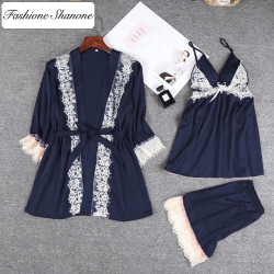 Fashione Shanone - Satin top shorts and dressing grown set