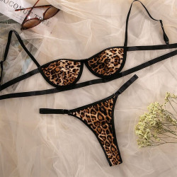 Fashione Shanone | Leopard G-string and bra