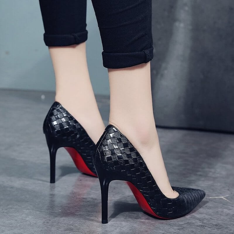 Leather pumps with red bottoms