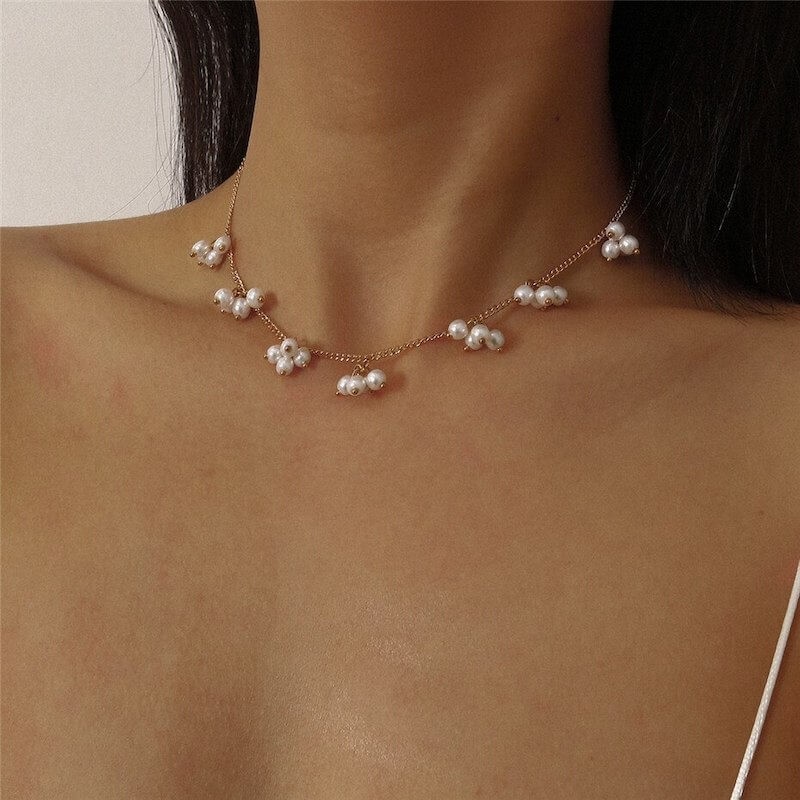 Necklace with small pearls