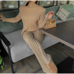 Ribbed wool sweater and pants set